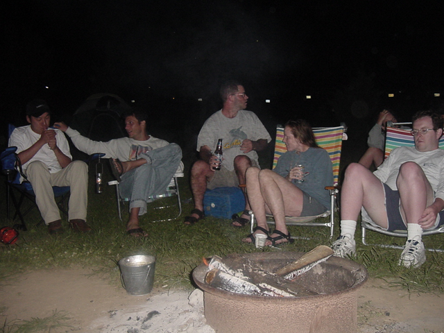 campfire.jpg (243873 bytes)
